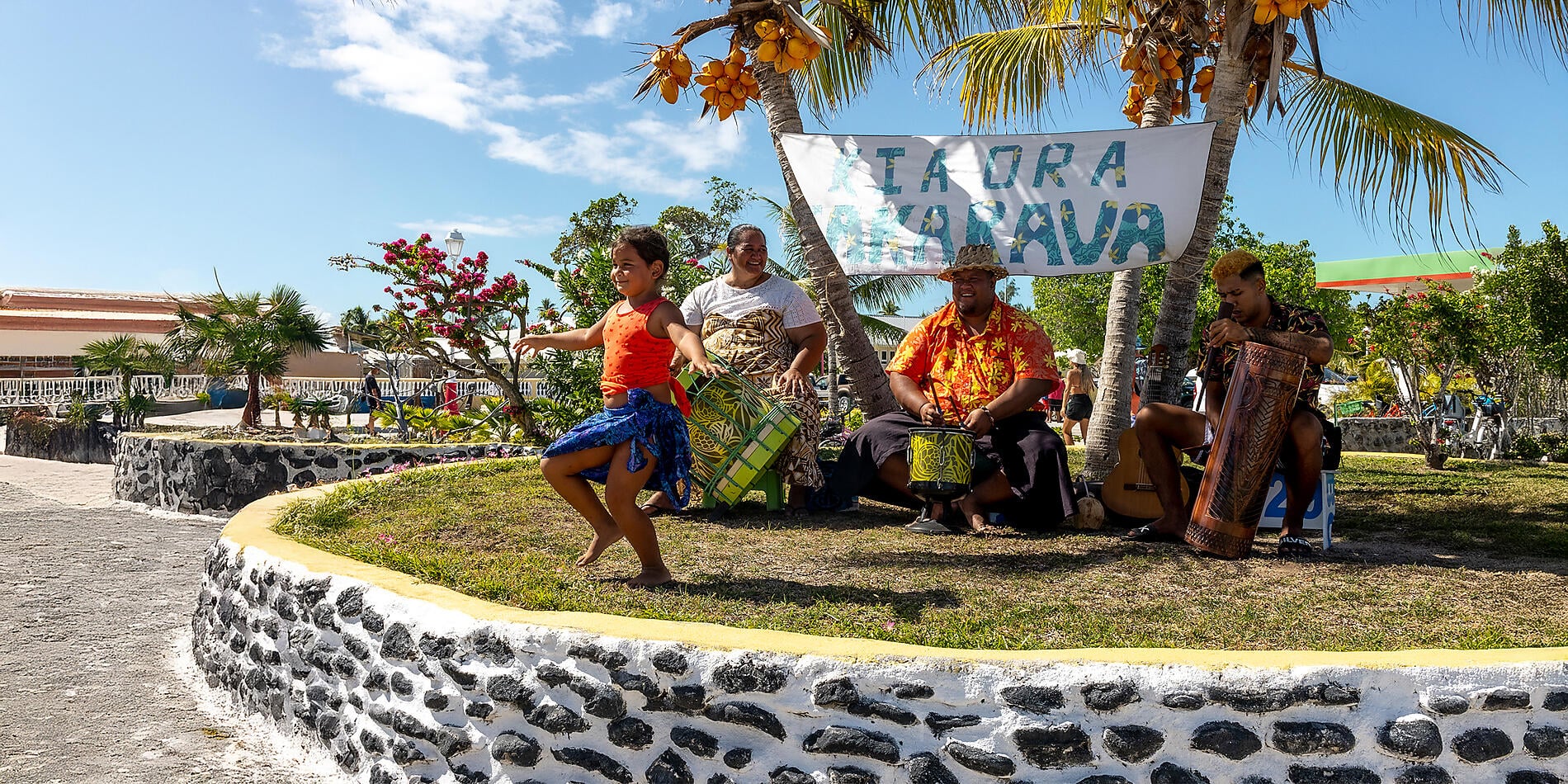 Society Islands & The Tuamotus Society Islands & The Tuamotus